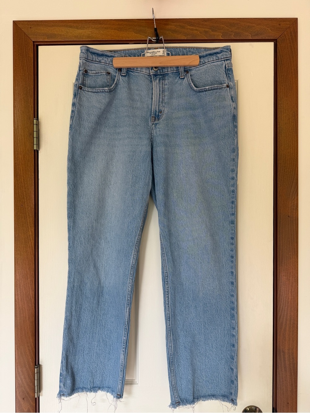 Abercrombie & Fitch Curve Love Mid-Rise 90s Straight Raw Hem